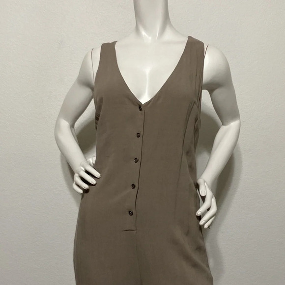 Illa Illa Dancing Queen Jumpsuit Linen Blend Olive Green NEW Size M - Picture 2 of 10